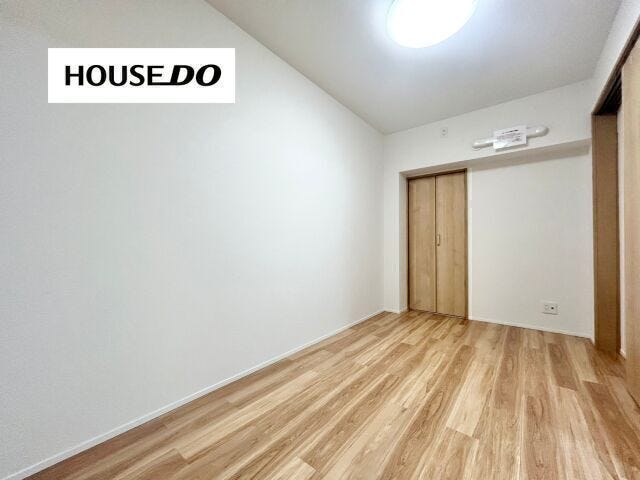 キッチンに近い洋室なのでお子様の遊び場としても◎