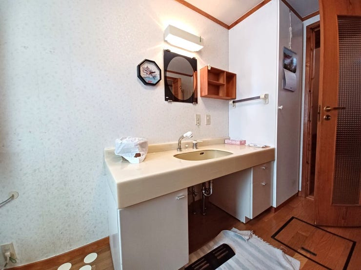 ■洗面所■
ゆとりある広さを確保した洗面所。朝の身支度もスムーズに行え、家族が重なる時間帯もゆったり使えます。収納や動線にも配慮した、使い勝手の良い空間です。