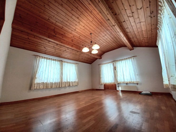 ■リビング(約16.4帖)■
約16.4帖の広々としたリビングは、家族みんなで過ごしてもゆとりある開放的な空間です。くつろぎや会話が自然に広がり、毎日の暮らしを豊かに彩ります。