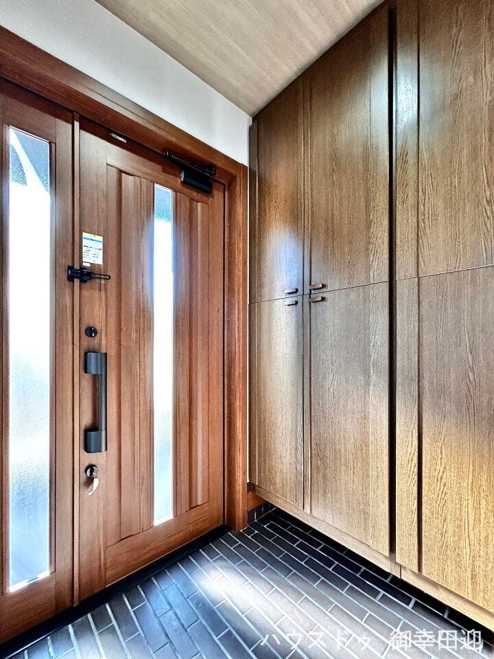 ■「しまう」が叶える美しい玄関■大容量のシューズボックスがあることでいつも整理された、気持ちの良い「家の顔」を保てます。