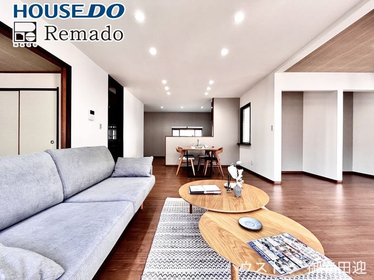 【リビング】
■家族の笑顔が集う中心地■お気に入りの家具を迎え、窓からは心地の良い光が差し込みます。