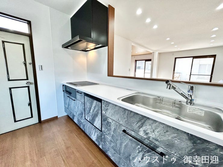 ■家族の「美味しい」が集まる舞台■高い機能性と美しいデザインを両立。料理する人も、待つ人も、笑顔になれる場所です。