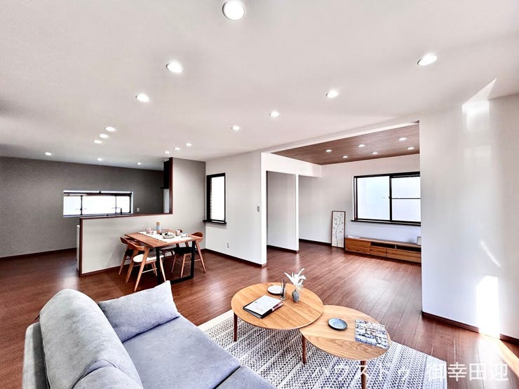 ■安らぎと笑顔の中心地■陽光が優しく降り注ぎ、会話が自然と弾む。ここでは、毎日が特別な時間へと変わります。