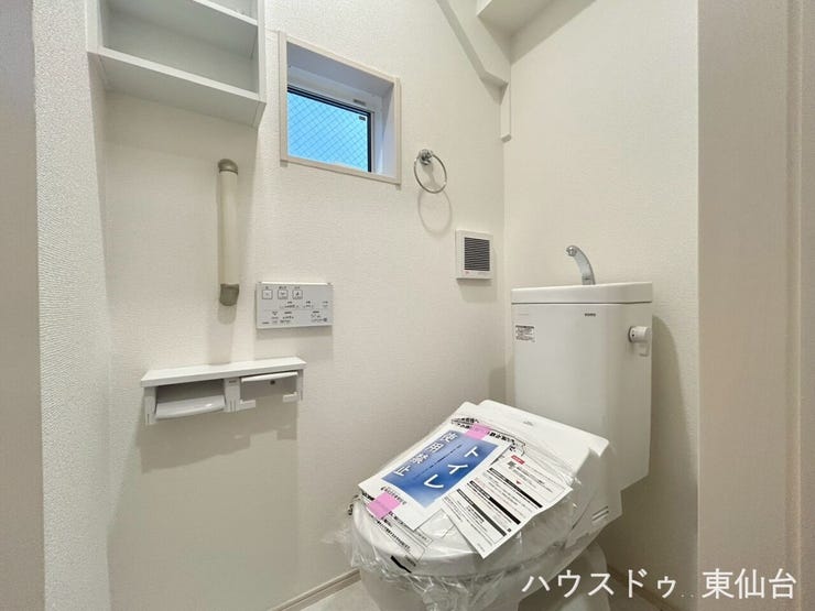 シンプルイズザベストトイレ♪もちろん温水洗浄便座付きです♪