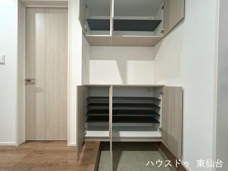 ほどよい抜け感で圧迫感のない靴箱です♪