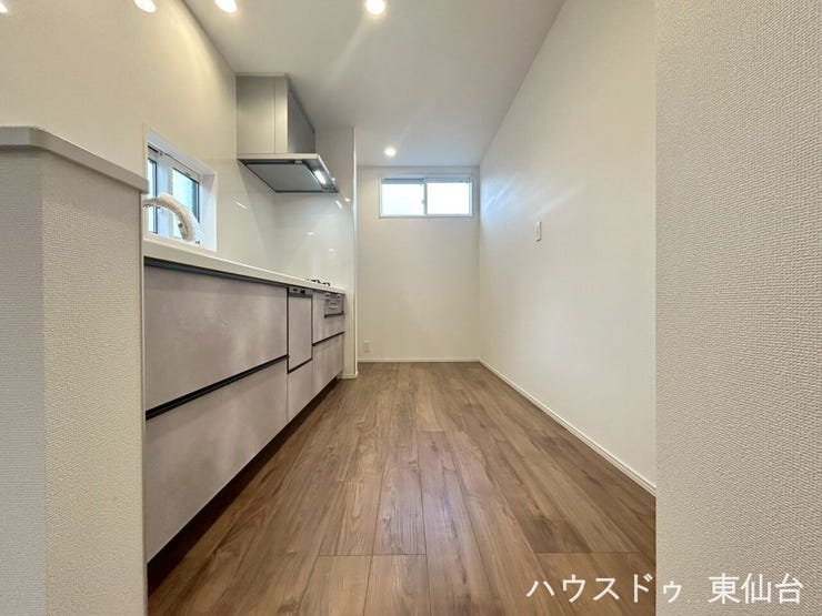 お好みのカップボードを置くスペースもありますね♪