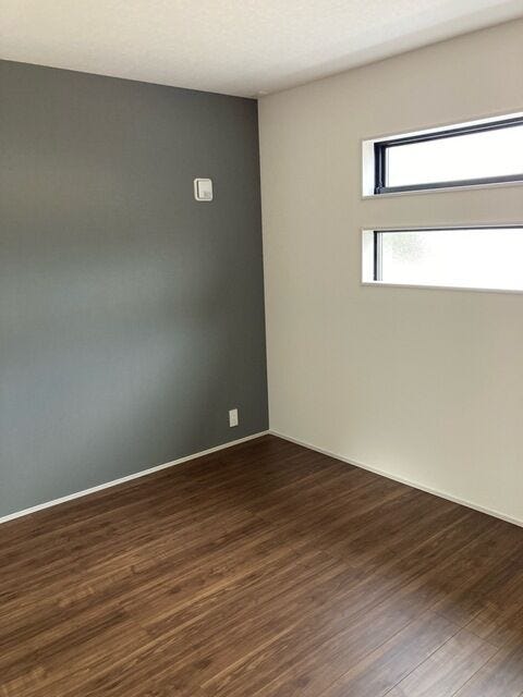 窓は遮熱断熱の複層ガラスを使用。断熱性能に優れ、夏の暑さや冬の寒さをやわらげます。(同社施工例)