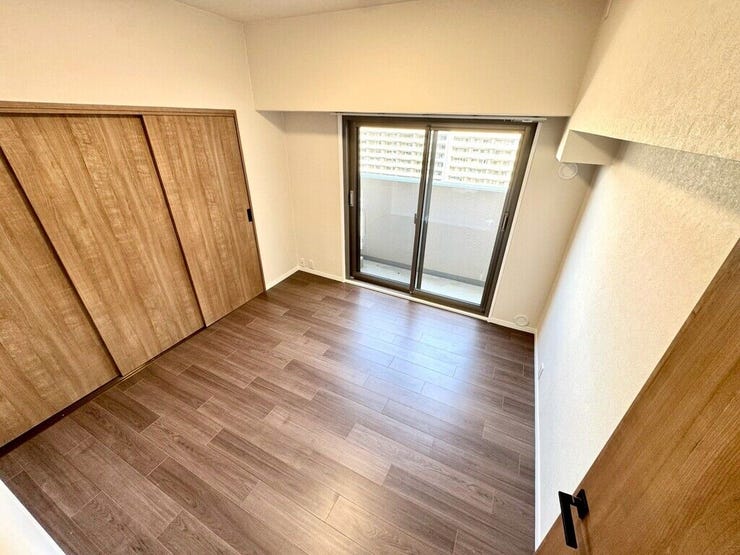 【Bedroom】ナチュラルな内装で、リラックスできる空間。寝室や書斎にも最適です。