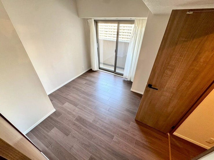 【Bedroom】ナチュラルな内装で、リラックスできる空間。寝室や書斎にも最適です。