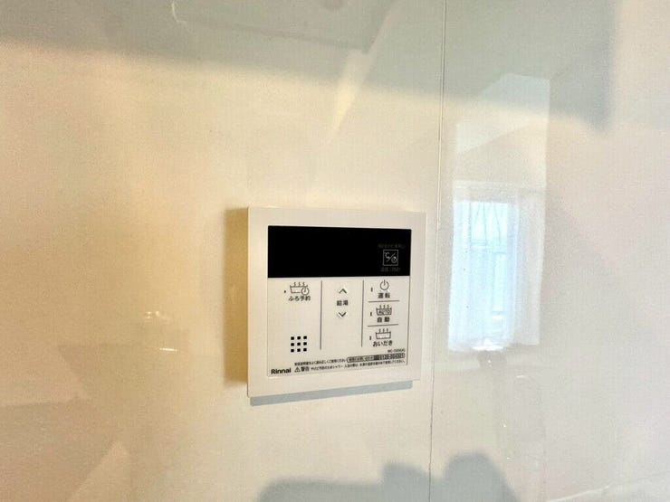 【Facilities】お湯の温度調整がラクな給湯器リモコン付き。追い焚き操作も簡単です。