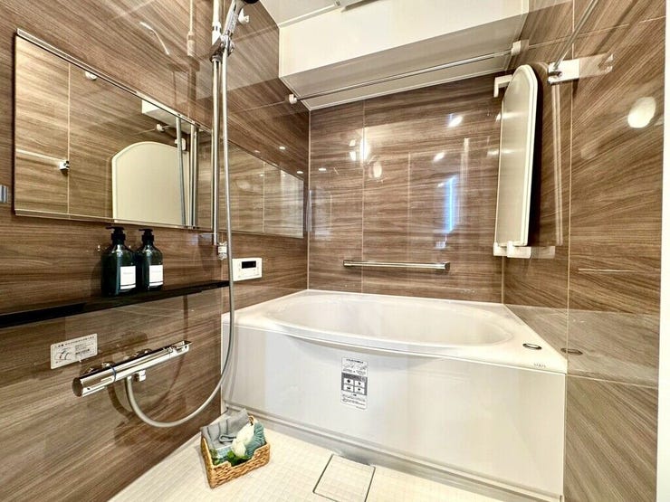 【Bathroom】お子様とのバスタイムにも十分な広さがあり、掃除も簡単にできます。