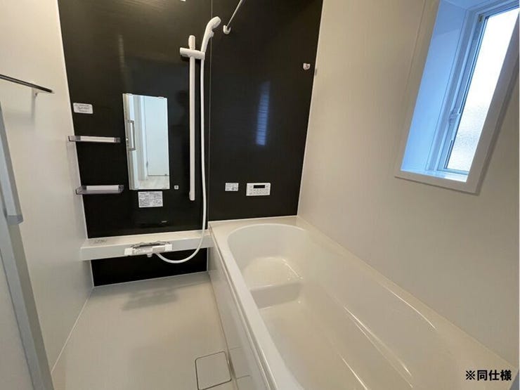 ※同仕様
◎現地案内予約受付中!◎
便利な浴室暖房乾燥付き!天候や時間を気にせず洗濯物を乾かすことはもちろん、夏は涼しく・冬は暖かく快適に入浴することができます♪