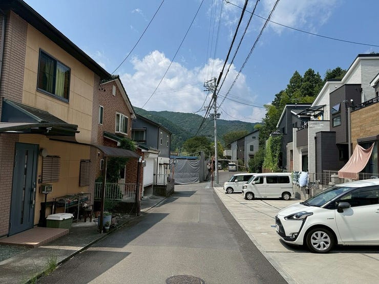 車通りが少ないので落ち着いて駐車が可能♪