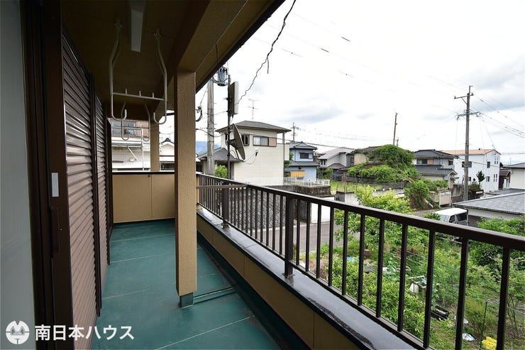 【バルコニー】南向きのバルコニーです!日当たり良好!