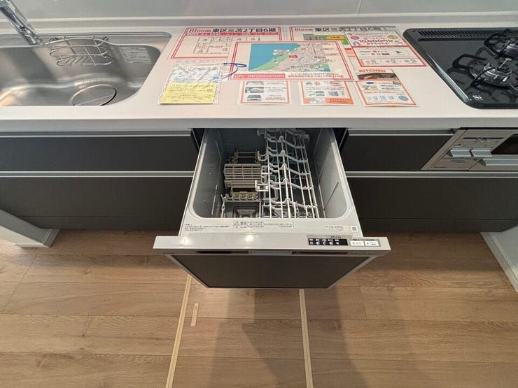便利な食洗機付きで、家事の時短を実現。使い勝手の良いキッチン設備が、暮らしの質をワンランクアップさせます。