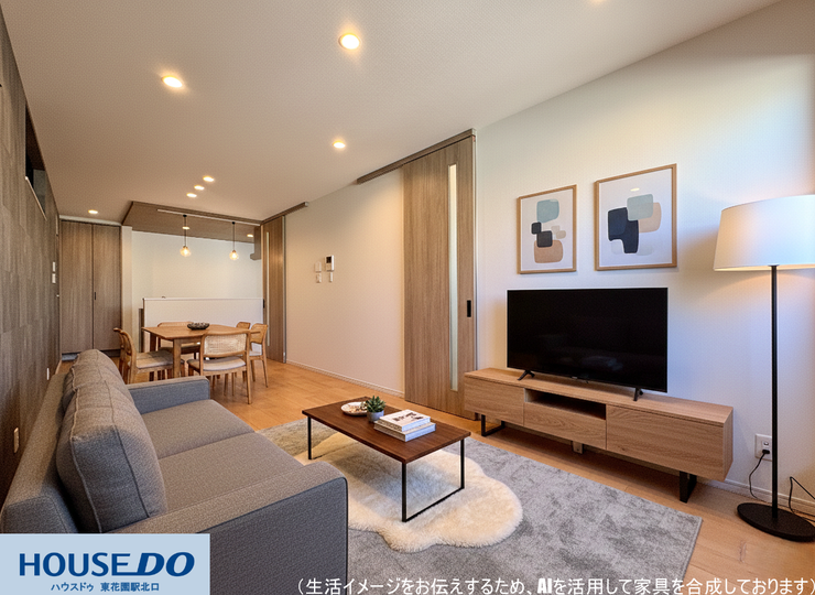 【リビング】
温かみのある木目調のフローリングと、柔らかなダウンライトが調和するリビング♪スライドドアを開放すれば、隣接する空間とつながり、より広々とした団らんの場として活用できる設計です!!