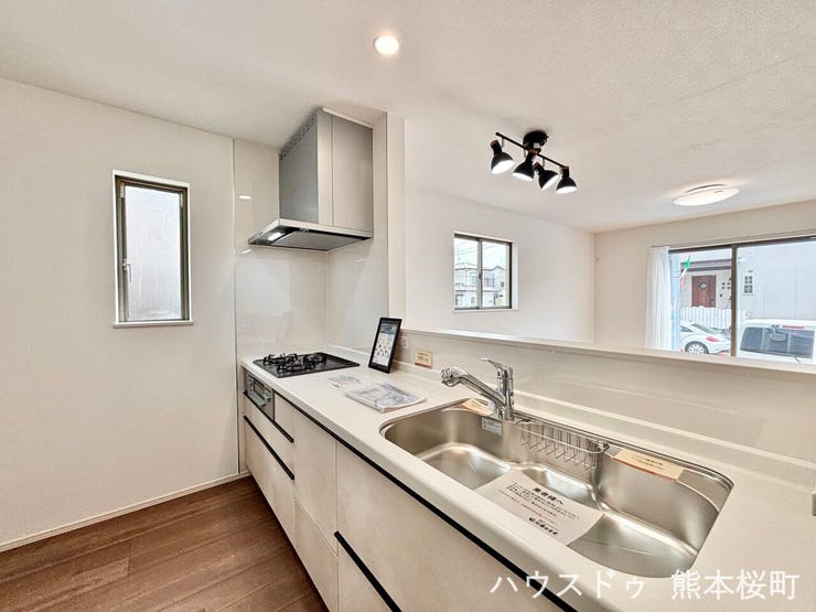 ■清々しいリフレッシュ空間■自分を磨き、気持ちを切り替える。心地よい光が差し込むプライベートスペース。