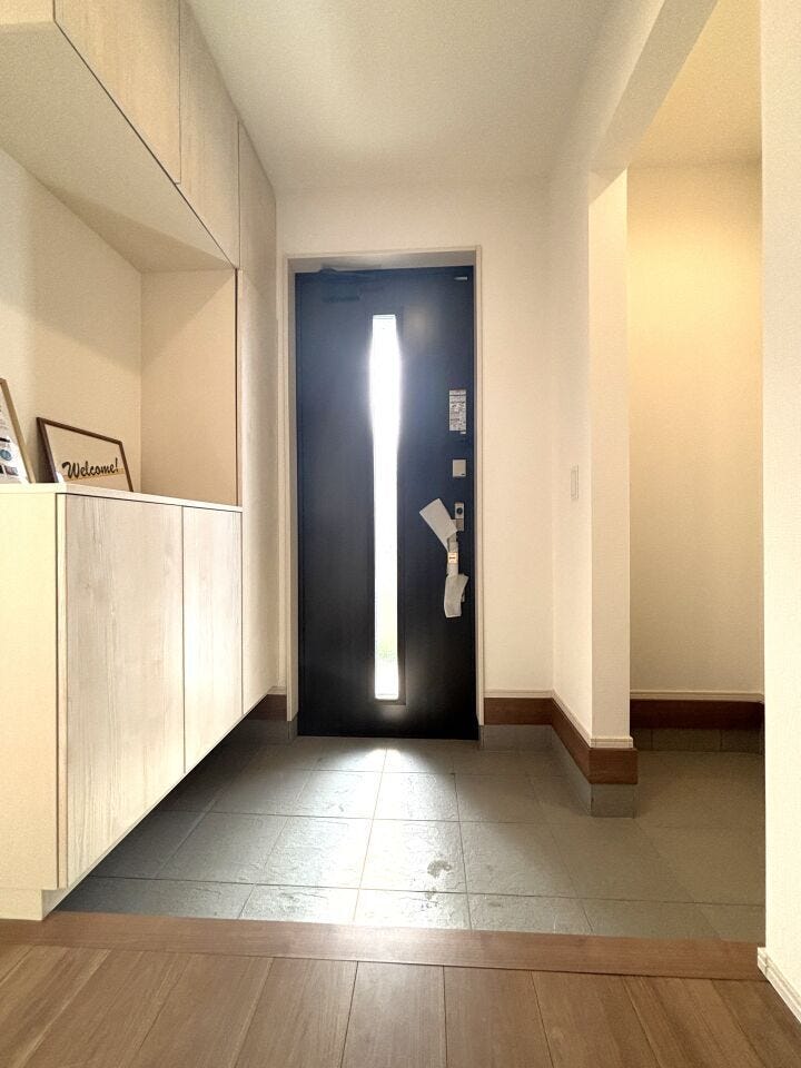 ■「ただいま」の安堵をくれる場所■訪れる人を迎え入れ、帰るたびにホッと一息つける、明るく機能的なエントランス。