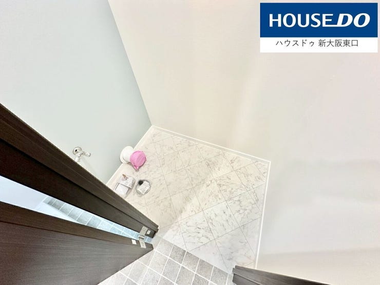 【新調】
トイレはまだできていませんでした。
ウォシュレットつきの最新型を設置予定!