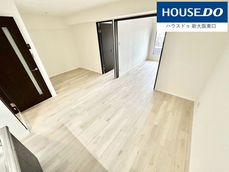 洋室6帖の扉はスライドドアなので、開放しておけば、リビングにも光が入ります。