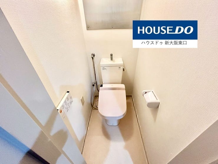 収納は吊り棚付きでお洋服も整頓しやすいです!