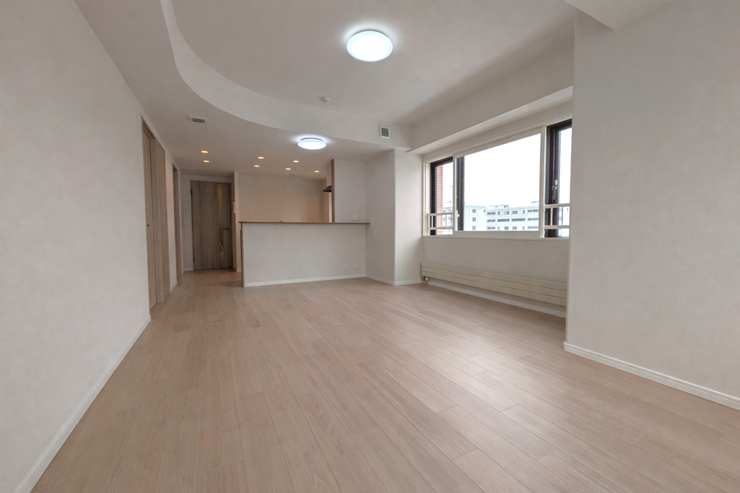 ◆LDK(約18.5帖)◆
ご友人との集まりや家族との日常の生活が快適に過ごせます♪この広さなら多様なインテリアデザインのアイディアを実現しやすく、ライフスタイルに合わせてカスタマイズ可能です☆