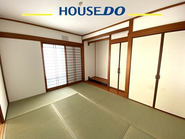 床の間付きの落ち着いた伝統的な和室です。