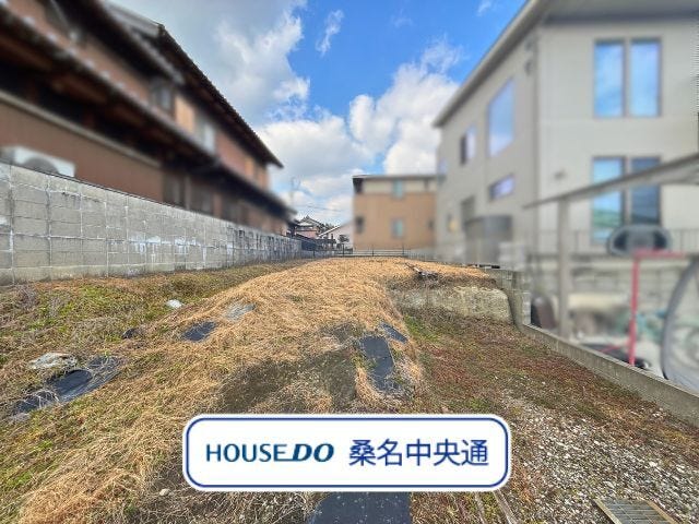 【外観】
桑名市播磨にある約37.81坪の整形地です。建築条件がないのでお好きなメーカーで建てられます。