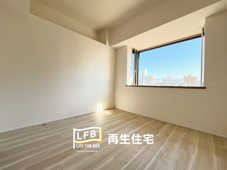 大きな窓を配置し、風通しと採光もしっかり確保。寝室や子ども部屋、ワークスペースなど多用途に使えます 。