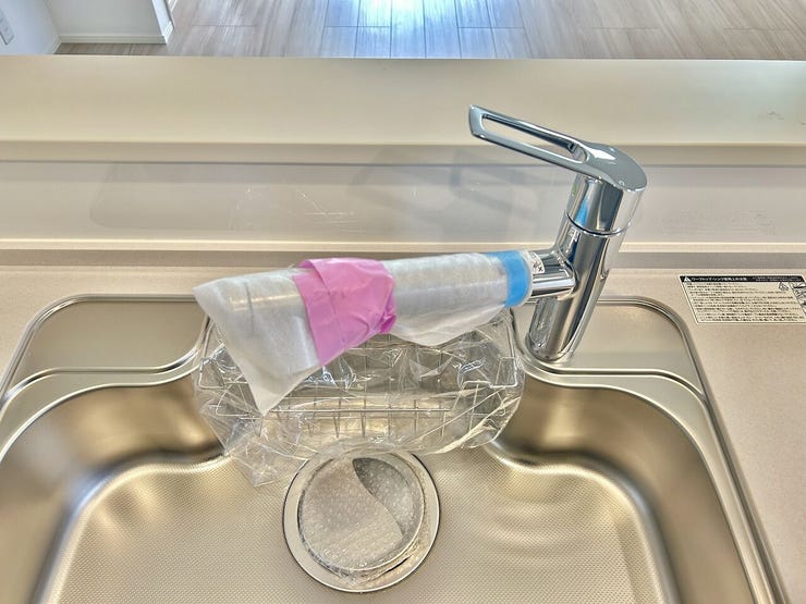 ◇浄水器◇
◇オールインワン浄水栓◇
浄水器一体型なので、ワンタッチでいつでもきれいなおいしいお水を飲むことができます。機能的且つコンパクトでお掃除しやすいのもうれしいポイントです。