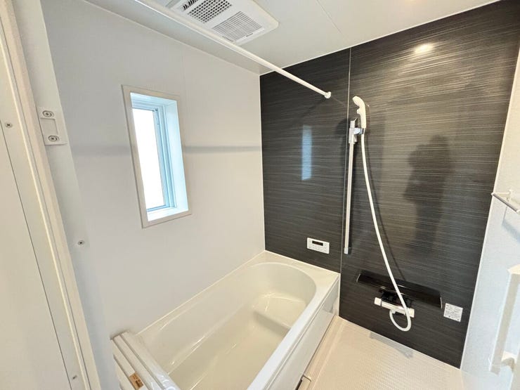 浴室暖房乾燥機付きの快適バスルーム。季節を問わず心地よい入浴時間を♪