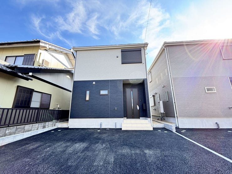 駐車台数3台!並列駐車なので、安心して出し入れできます!