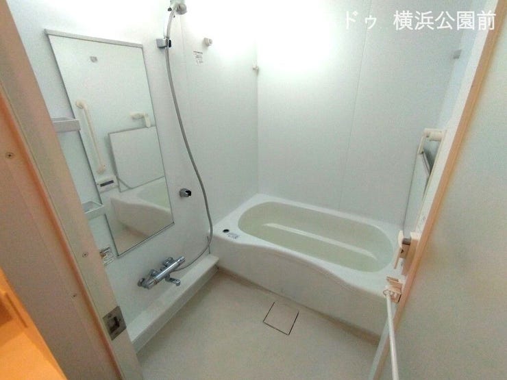 浴室は1317タイプ。
鏡・小物棚付きです。