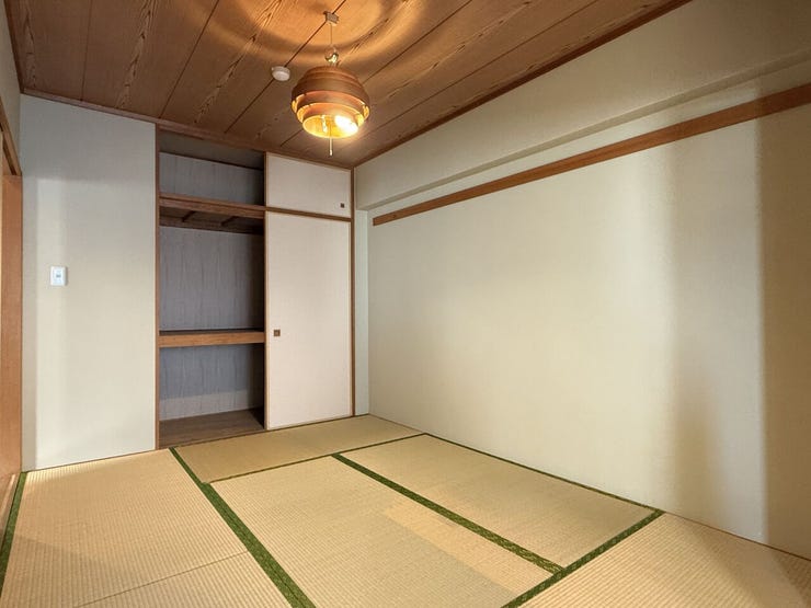 LDK隣接の和室で来客があった時も便利です (2)