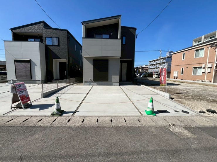 駐車スペース♪車種によりますが3台以上可能。