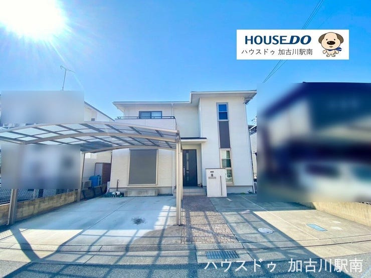 駐車4台可能です(車種によります)