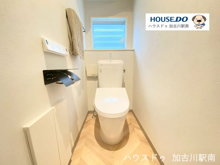 1Fトイレ・温水洗浄便座付です♪