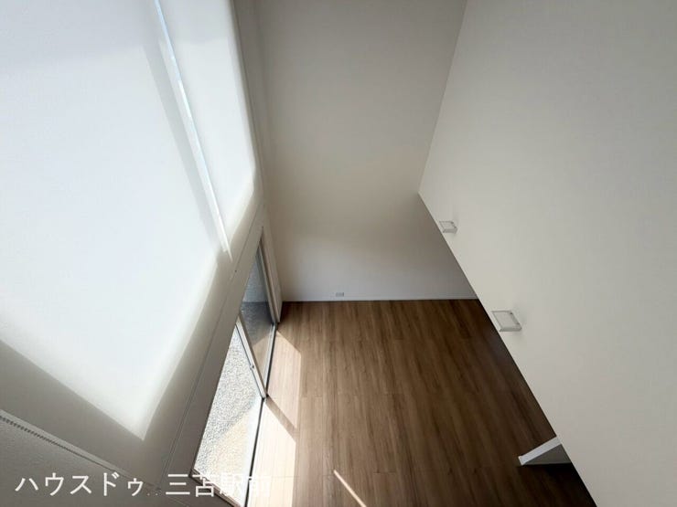 《吹抜》
吹抜があることで2階から1階の様子を伺えます♪