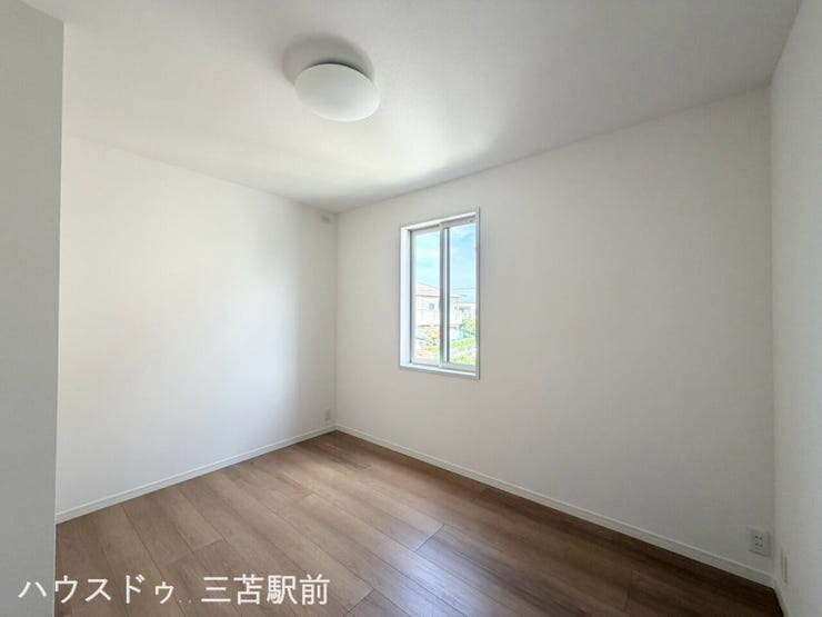 《約5.0帖洋室》
お子様部屋にもオススメです♪