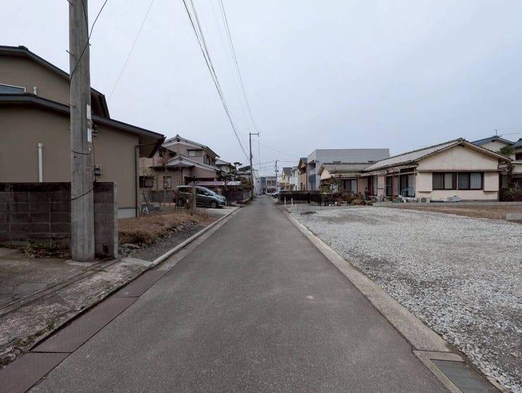 2026/2/16
建築中。前面道路です。