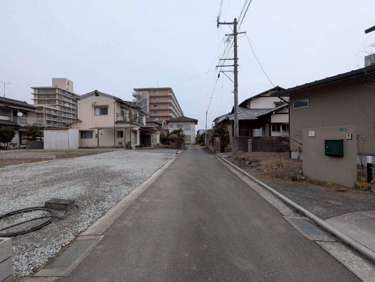 2026/2/16
建築中。前面道路です。