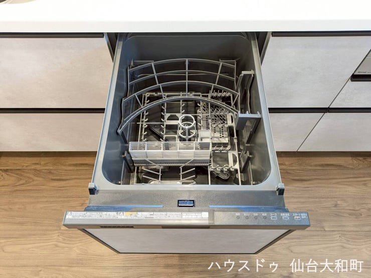 食事のあとは家族でゆっくりとだんらんタイムを叶えてくれる食洗機は、節水効果もあります◎