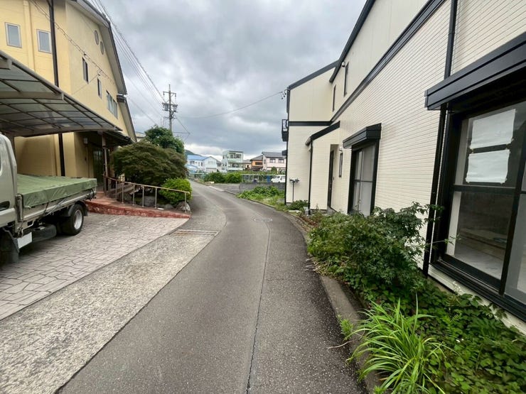 幅約4.0mの前面道路です。