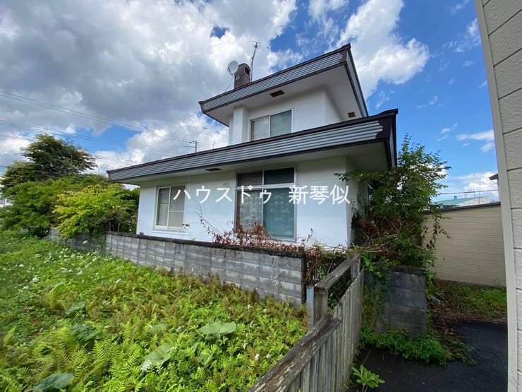 建物西側から撮影