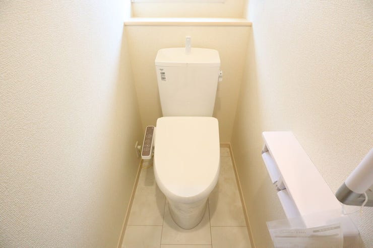 ◇トイレ◇ 同仕様
1階2階とも温水洗浄便座♪
便座が暖かく、冬でも快適です♪