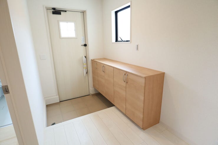 ◇玄関◇ 同仕様
シューズボックス付きの玄関♪
玄関がスッキリとお使いいただけます♪