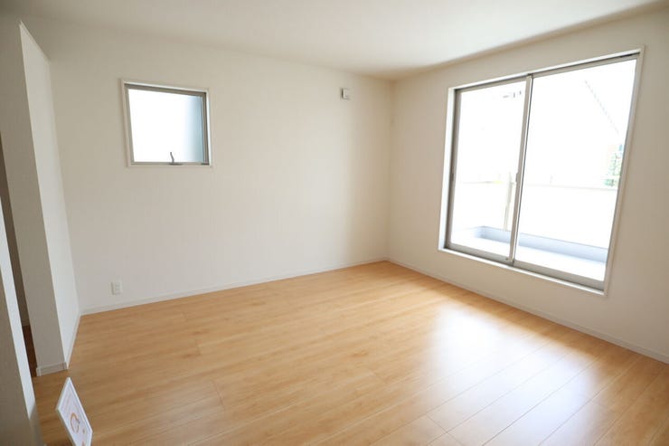 ◇洋室◇ 同仕様
2面採光のお部屋は明るく風通しが良いです♪
収納もしっかり出来ますよ!