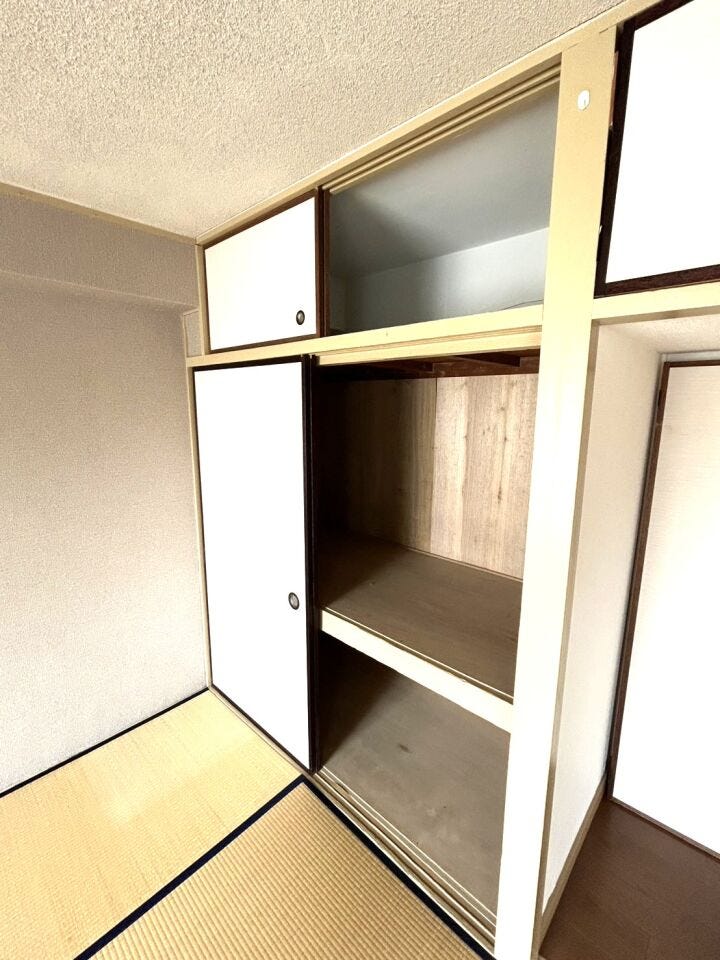 ◆北東側和室の収納
お布団も入りますし、クローゼットととしても使用できます♪