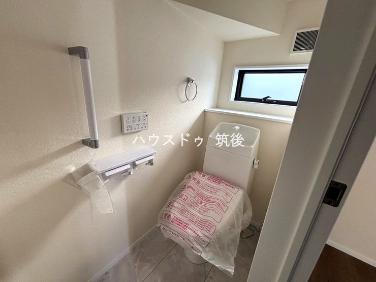 温水洗浄便座付きトイレ。