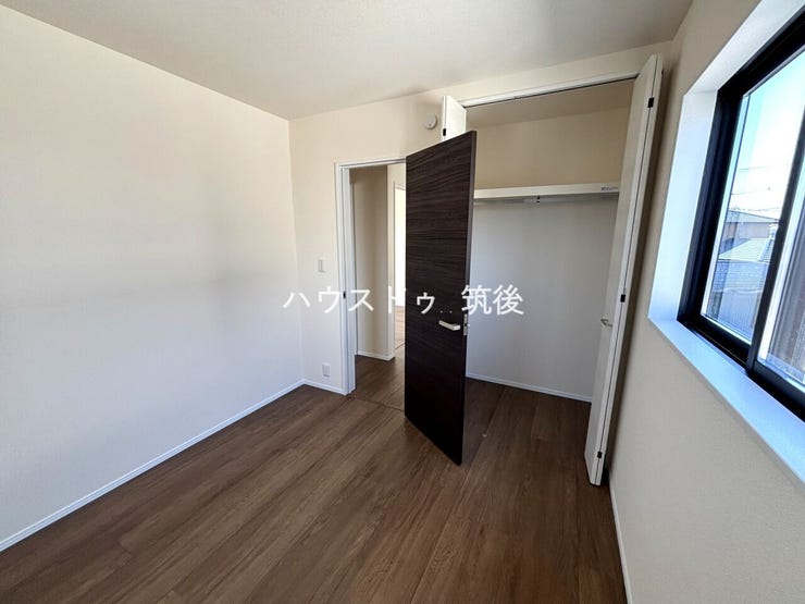 子ども部屋や書斎にも最適な洋室。